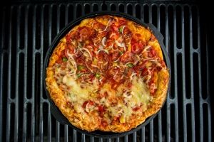 Pizza, sammen tænder vi grillen: Opskrift